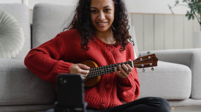 Ukulele basic strumming for starters