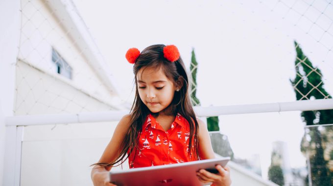 Ukulele-themed parent-child science fairs