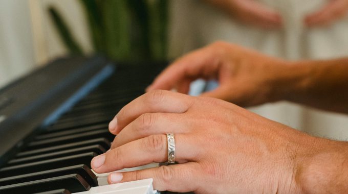 Intimate ukulele tunes