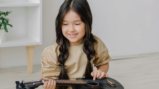 Parent-child ukulele classes